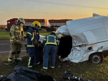 foto de Homem morre e quatro pessoas ficam feridas em acidente na PR-323