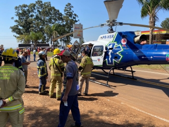 foto de Carro vai parar embaixo de carreta durante acidente em rodovia