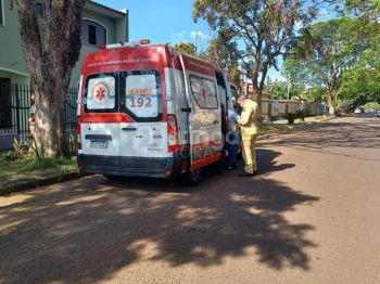 foto de Carro capota durante colisão com outro veículo em cruzamento de Maringá