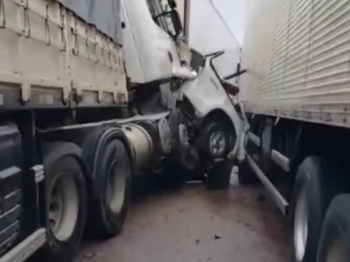 foto de Tragédia: acidente envolvendo vários veículos em rodovia no Paraná deixam mortos e feridos