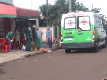 foto de Homem é morto com dezenas de facadas na frente de bar