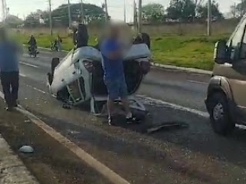 foto de Acidente envolvendo três veículos na PR-323 próximo a Maringá deixa trânsito lento