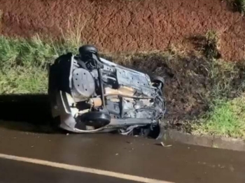 foto de Tragédia: três pessoas morrem e tem corpos queimados após dois carros baterem de frente em rodovia na região