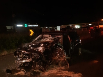 foto de Acidente envolvendo dois veículos em saída de Maringá deixa uma pessoa morta e feridos durante a madrugada