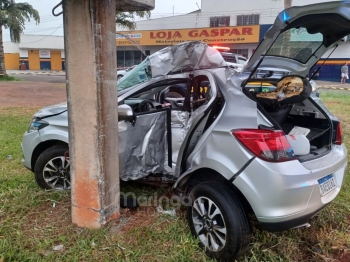 foto de Jovem morre após bater carro em pilar de passarela na BR-376