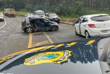 foto de Moradores de Cianorte morrem em acidente na BR-376