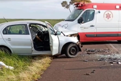 foto de Tragédia: colisão frontal entre dois carros deixa três mortos no PR