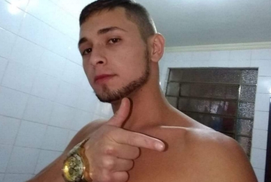 foto de Rapaz é brutalmente assassinado com facadas no pescoço em Sarandi