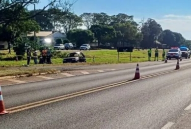 foto de Jovem morre após batida entre carro e caminhão no Paraná 