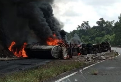 foto de Morre caminhoneiro de Paiçandu que sofreu grave acidente na BR-376