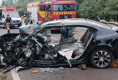 foto de Médico fica em estado grave ao sofrer acidente com carro na PR-323