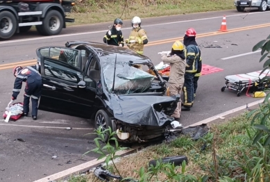 foto de Médico fica em estado grave ao sofrer acidente com carro na PR-323