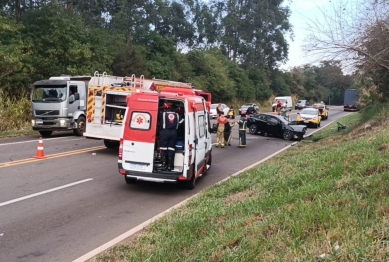 foto de Médico fica em estado grave ao sofrer acidente com carro na PR-323