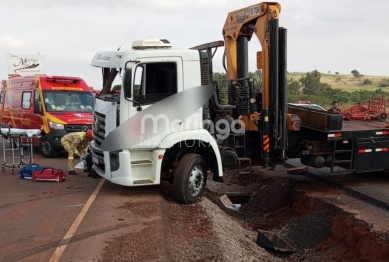 foto de Acidente entre caminhão e carreta mata uma pessoa na PR-317