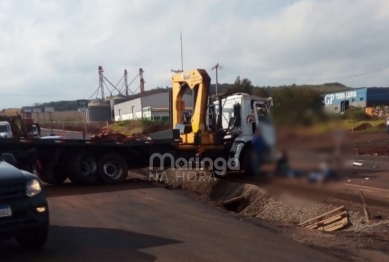 foto de Acidente entre caminhão e carreta mata uma pessoa na PR-317