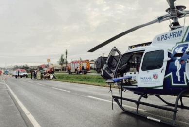 foto de Duas pessoas ficam feridas após carro capotar na BR-376 em Mandaguaçu