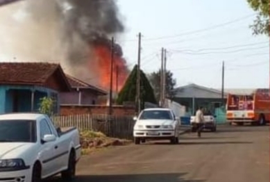 foto de Tragédia: incêndio à residência mata neta e avô no Paraná