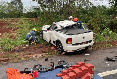 foto de Colisão entre três veículos deixa morte e feridos na BR-376