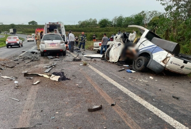 foto de Colisão entre três veículos deixa morte e feridos na BR-376