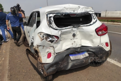 foto de Veículo capota durante engavetamento no Contorno Norte de Maringá