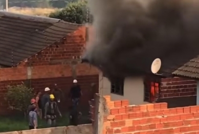 foto de Jovem que perdeu a mãe em incêndio no Conjunto Odwaldo Bueno morre no hospital