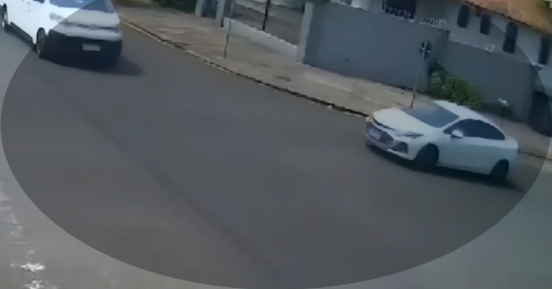 Motorista avança preferencial e provoca acidente em Maringá