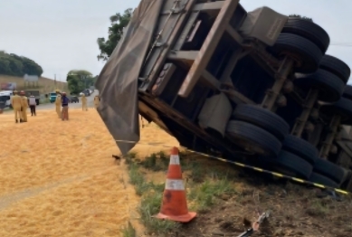 foto de Caminhoneiro morre em grave acidente no Paraná 