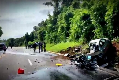 foto de Policial militar morre em acidente entre dois carros e caminhão no Paraná 