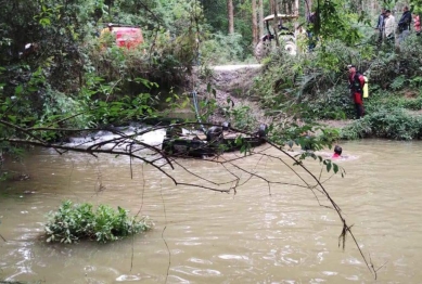 foto de Identificadas as vítimas encontradas mortas em carro submerso no PR