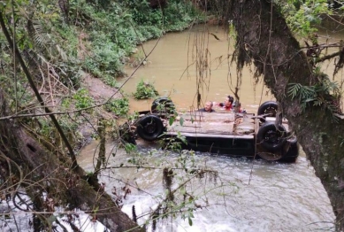 foto de Identificadas as vítimas encontradas mortas em carro submerso no PR