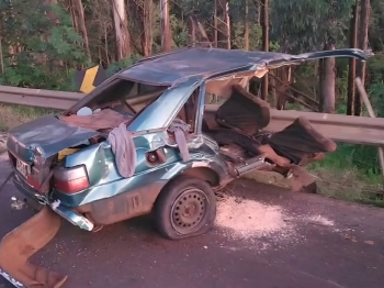 foto de Três pessoas morrem em acidente entre caminhão e carro de passeio