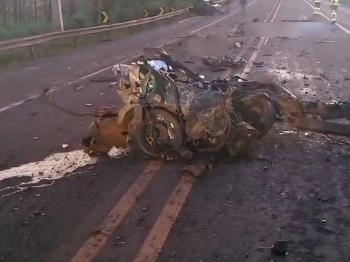 foto de Três pessoas morrem em acidente entre caminhão e carro de passeio