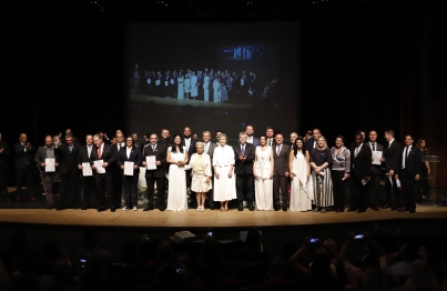 foto de Com o Teatro Calil Haddad lotado, Silvio Barros e Sandra Jacovós tomam posse como prefeito e vice-prefeita de Maringá