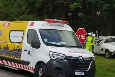 foto de Carro funerário capota e corpo de idosa é arremessado em rodovia do Paraná